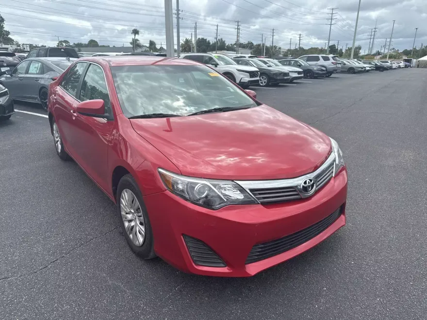 2014 Toyota Camry SE photo 1