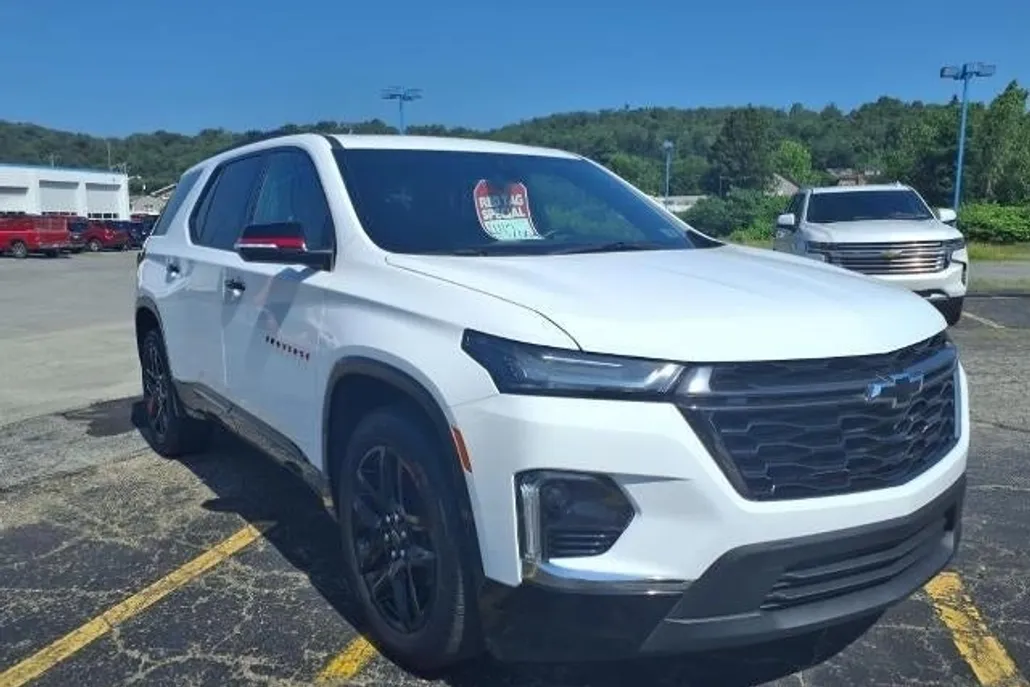 2023 Chevrolet Traverse Premier photo 1