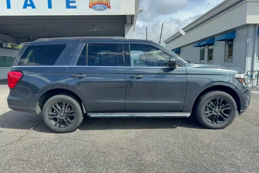 2022 Ford Expedition XLT photo 1