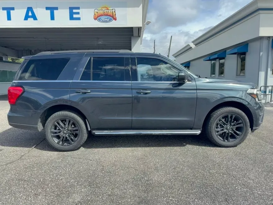 2022 Ford Expedition XLT photo 1