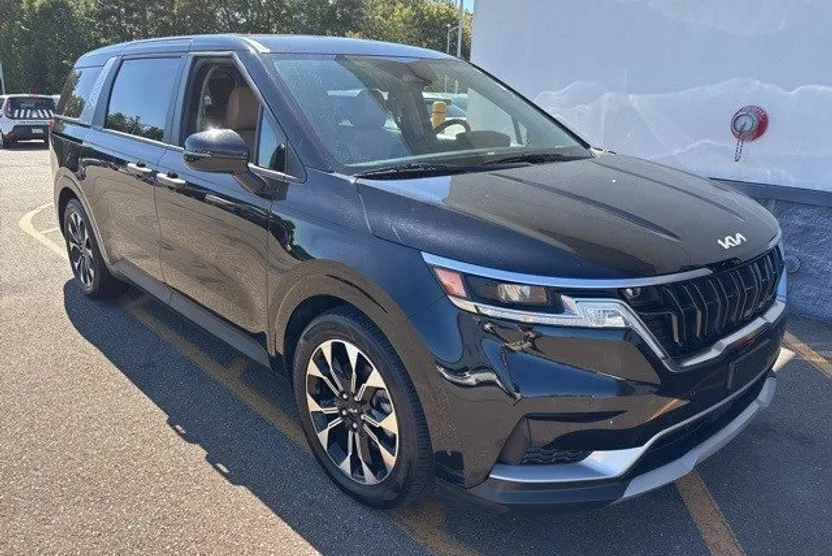 2023 Kia Carnival EX photo 1