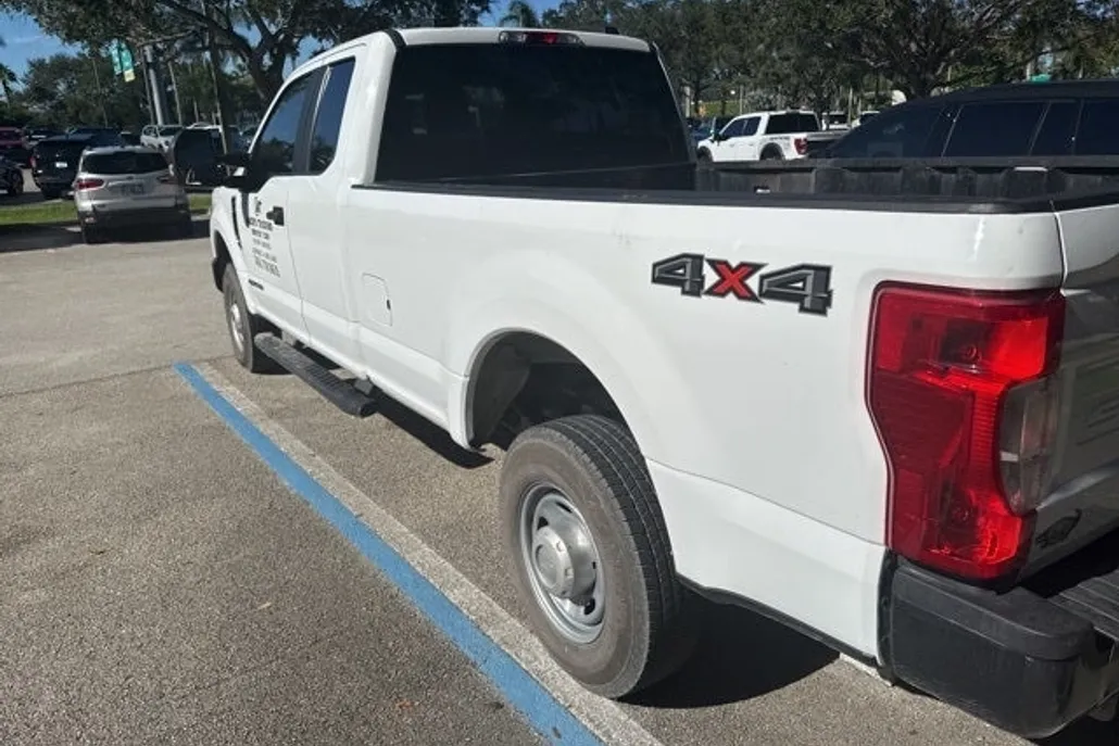 2022 Ford F-350 XL photo 1