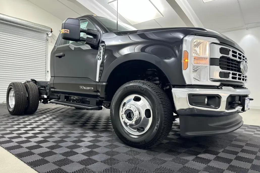 2025 Ford F-350 photo 1