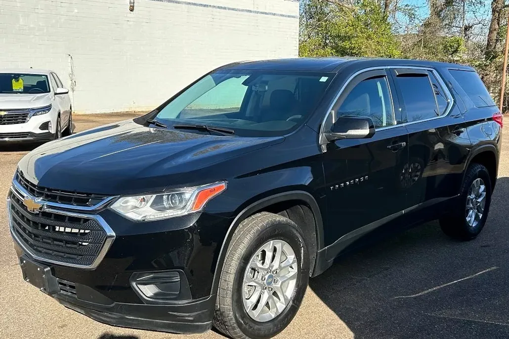 2021 Chevrolet Traverse LS photo 1