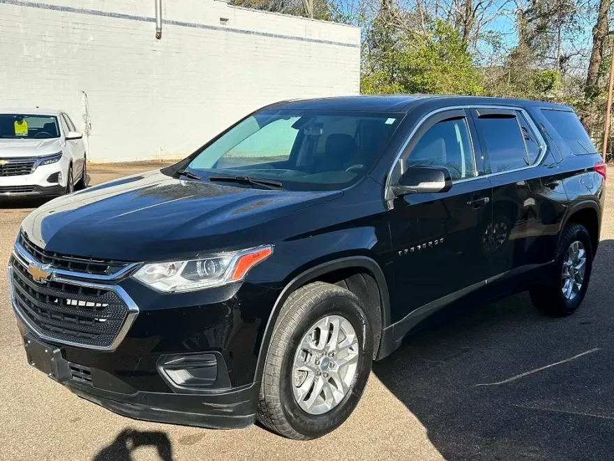2021 Chevrolet Traverse LS photo 1