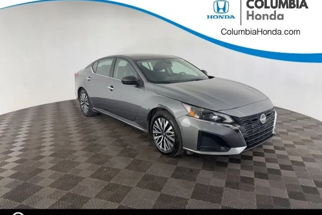 2024 Nissan Altima 2.5 SV photo 1