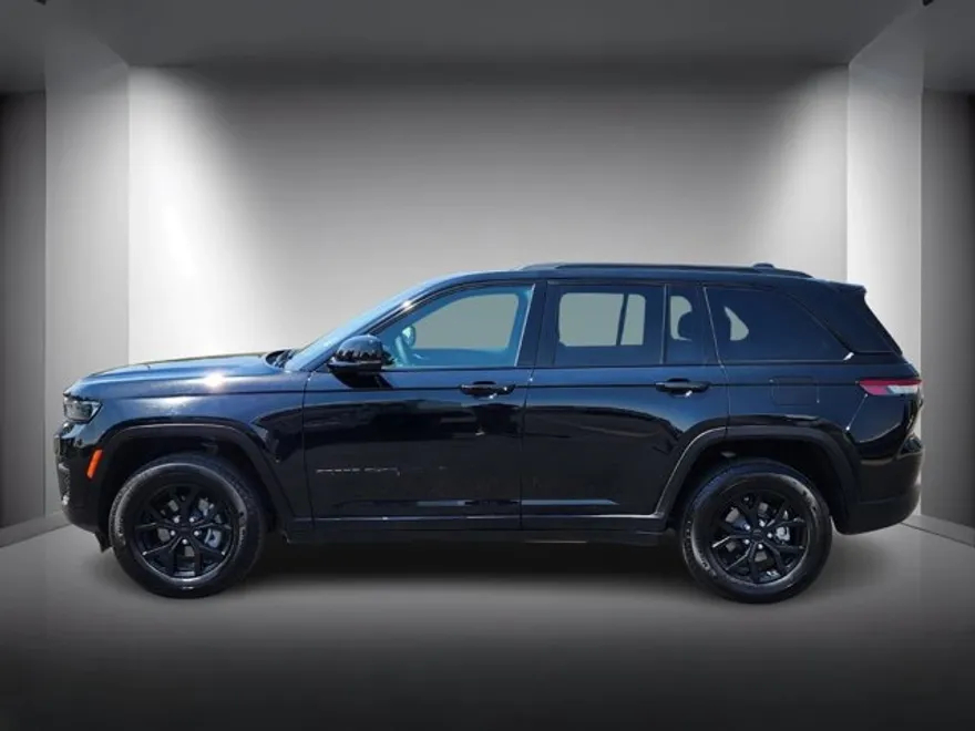 2025 Jeep Grand Cherokee Laredo Altitude X photo 1