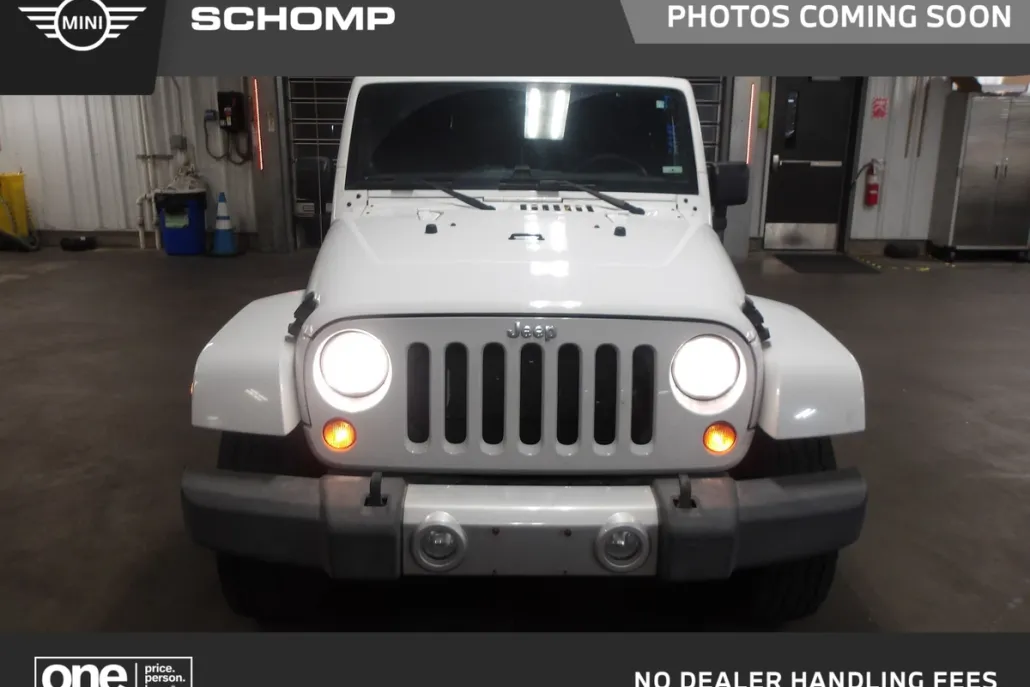 2013 Jeep Wrangler Unlimited Sahara photo 1