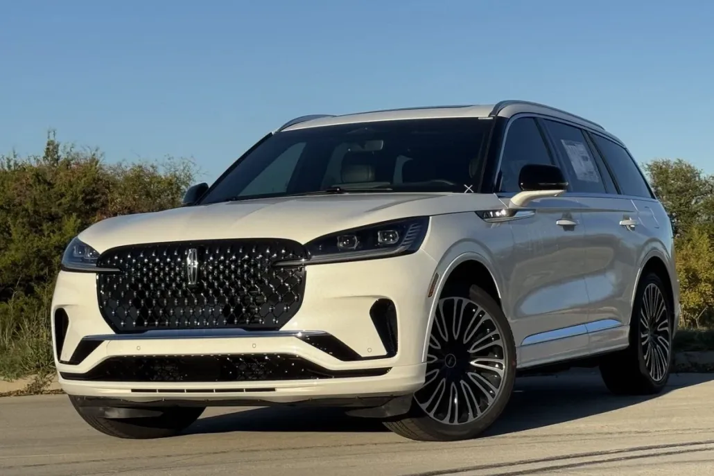 2025 Lincoln Aviator Black Label photo 1