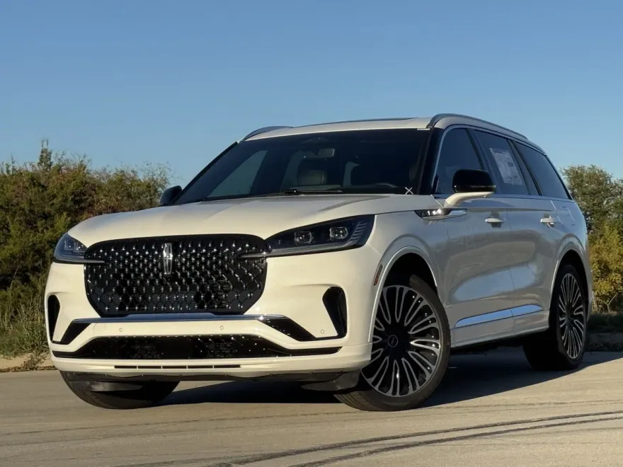 2025 Lincoln Aviator Black Label photo 1