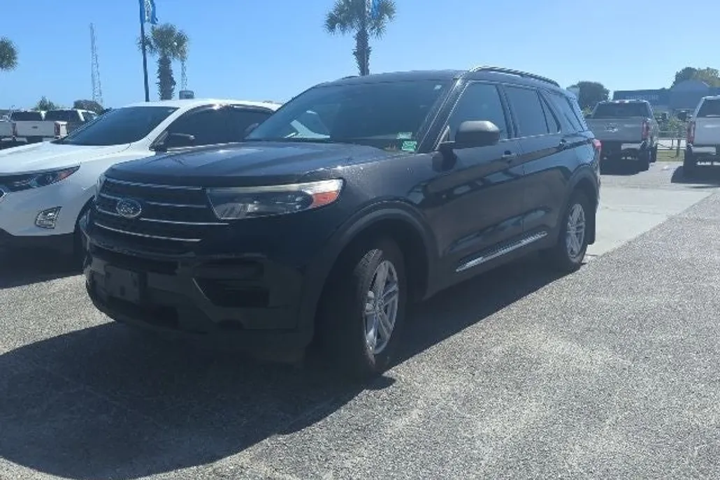 2020 Ford Explorer XLT photo 1