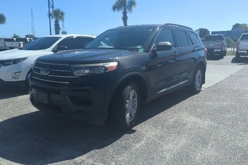 2020 Ford Explorer XLT photo 1