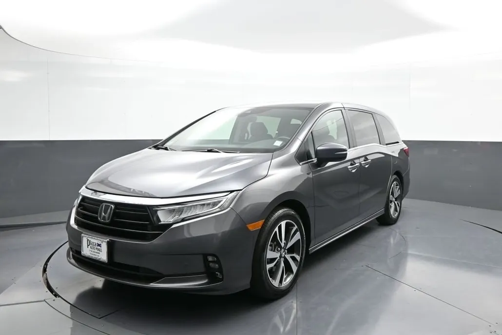 2024 Honda Odyssey Touring photo 1