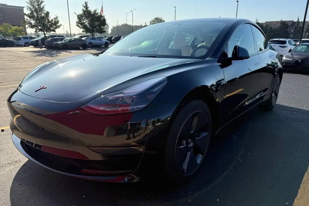 2023 Tesla Model 3 photo 1