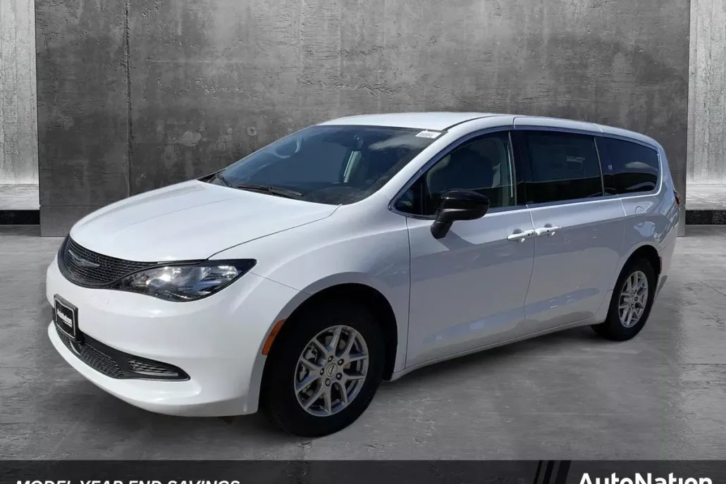2024 Chrysler Voyager LX photo 1
