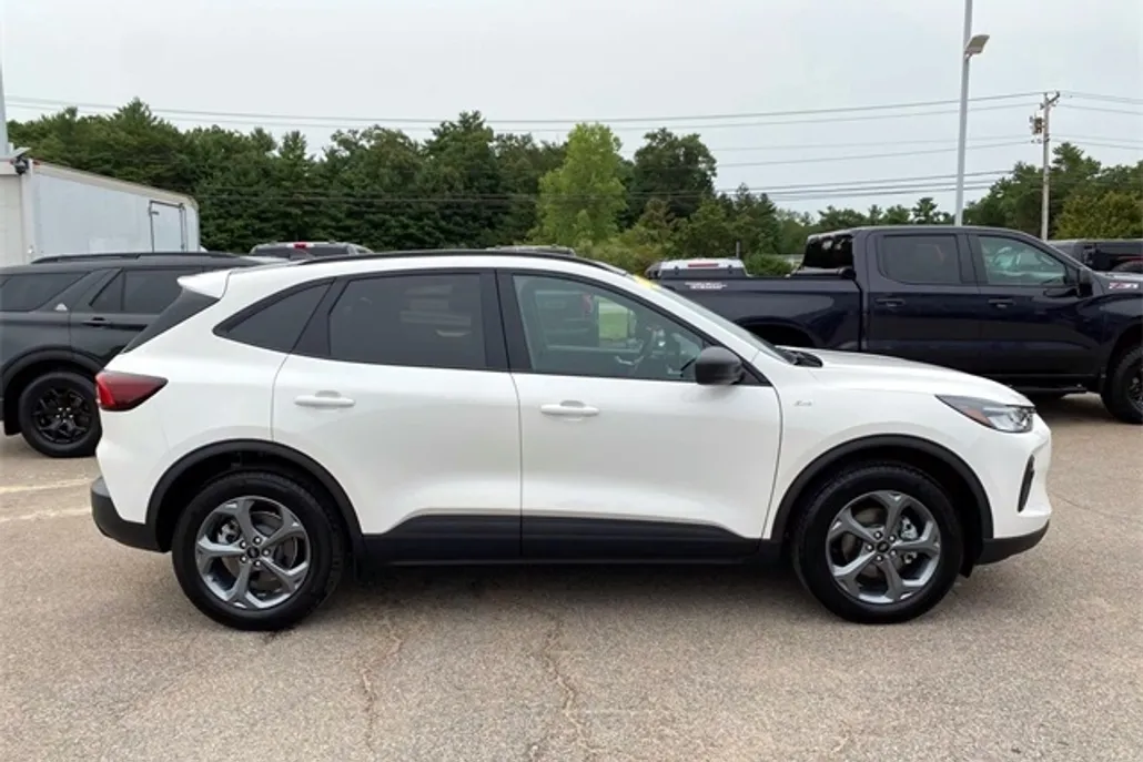 2025 Ford Escape ST-Line photo 1