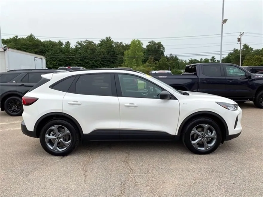 2025 Ford Escape ST-Line photo 1