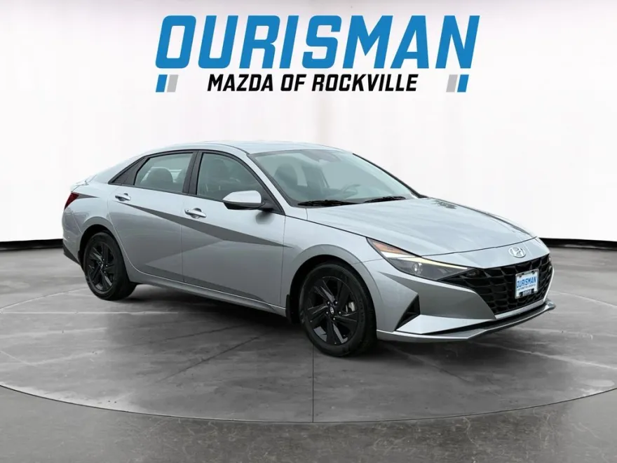 2022 Hyundai Elantra SEL photo 1