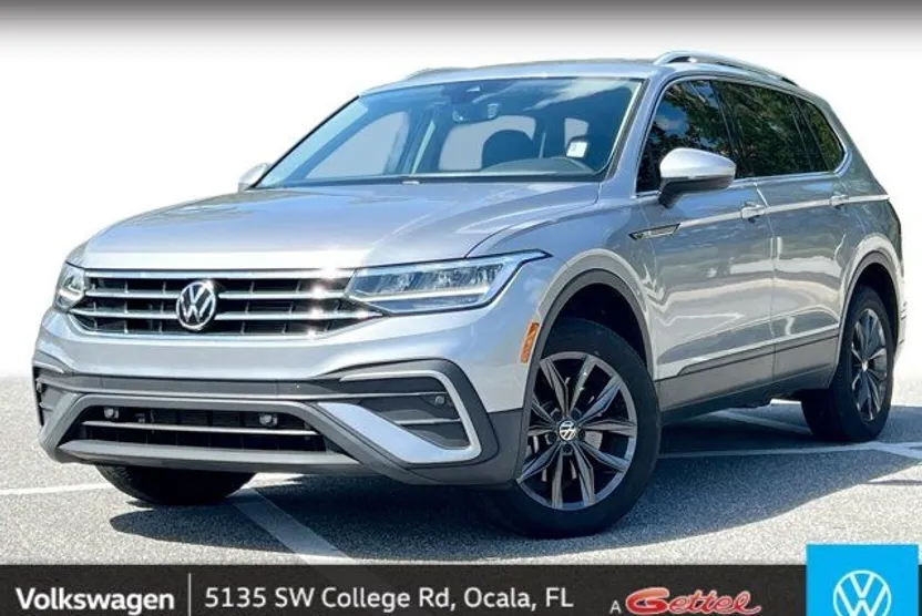 2023 Volkswagen Tiguan SE photo 1