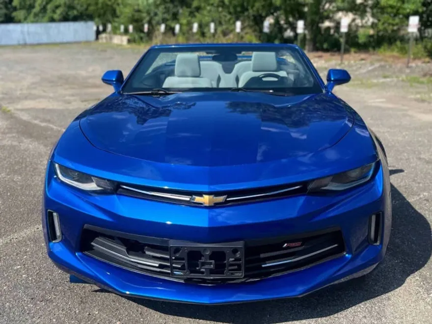 2017 Chevrolet Camaro 1LT photo 1