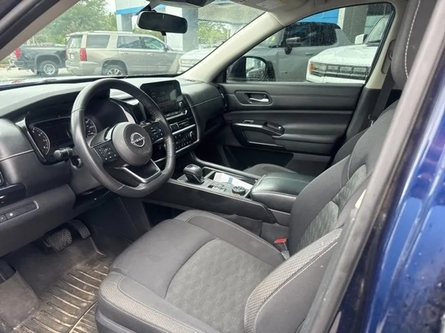 2022 Nissan Pathfinder SV photo 1