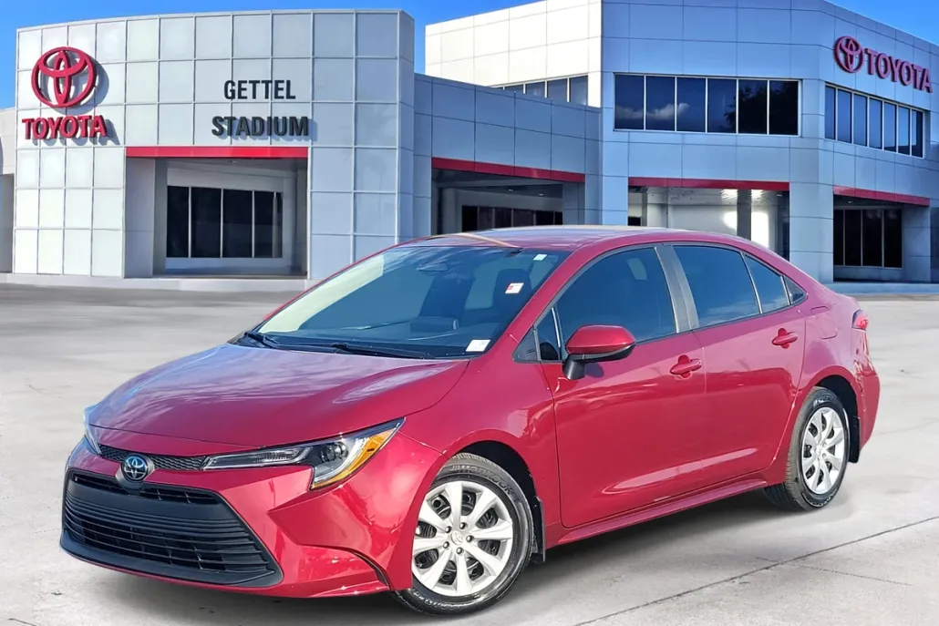 2025 Toyota Corolla LE photo 1