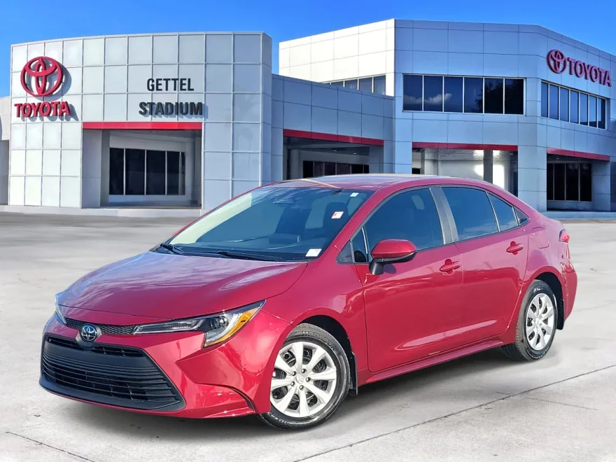 2025 Toyota Corolla LE photo 1