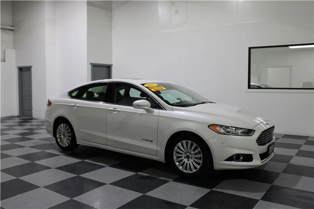 2015 Ford Fusion SE Hybrid photo 1