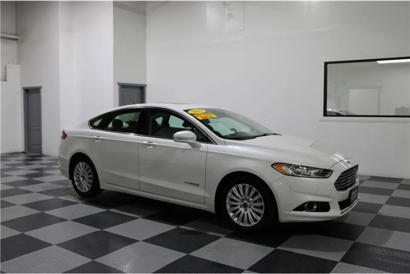 2015 Ford Fusion SE Hybrid photo 1