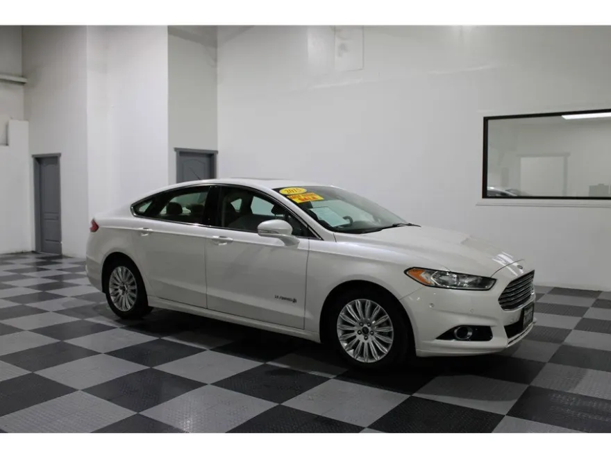 2015 Ford Fusion SE Hybrid photo 1