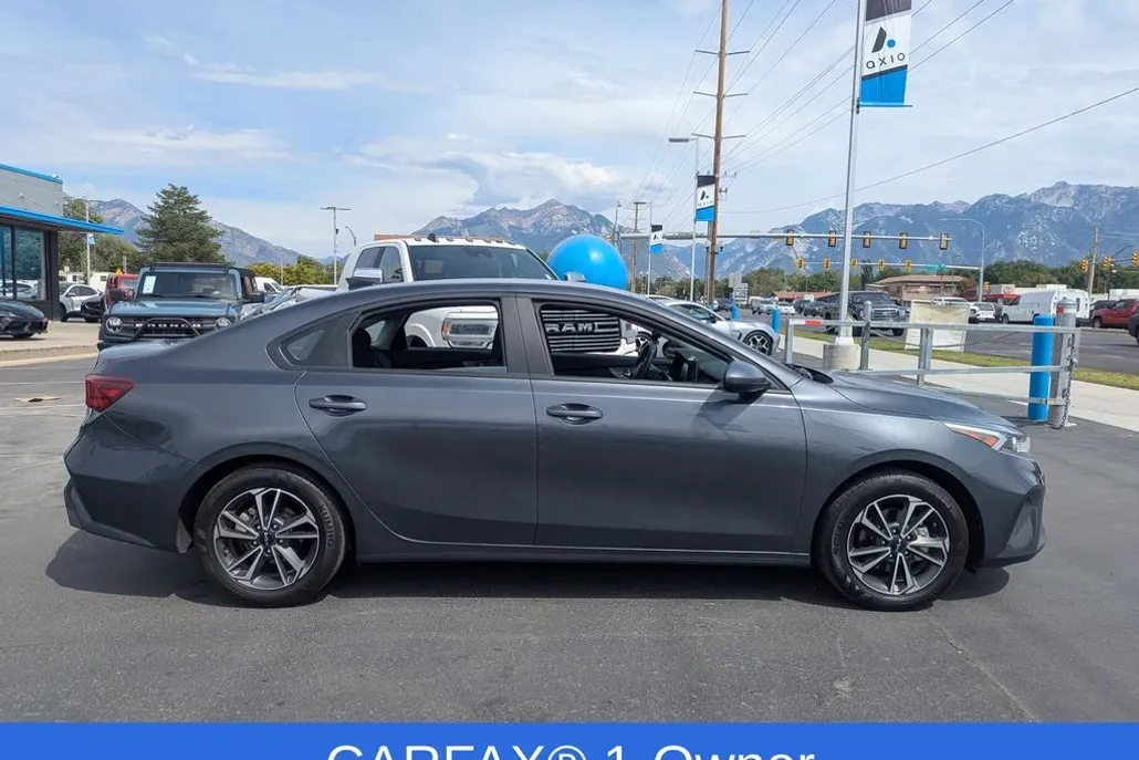 2024 Kia Forte LXS photo 1