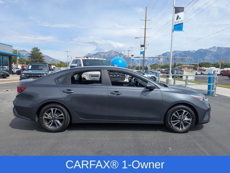 2024 Kia Forte LXS photo 1