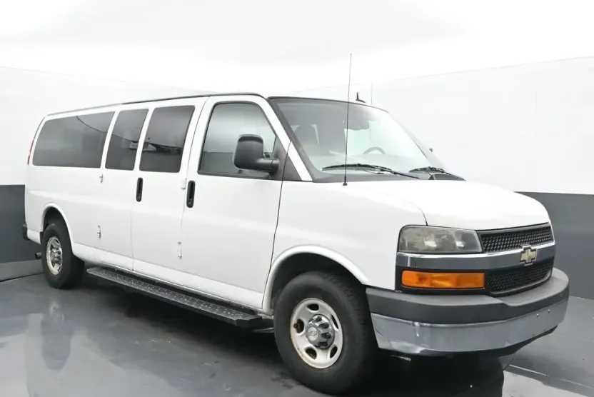 2010 Chevrolet Express 3500 LT Passenger Van photo 1