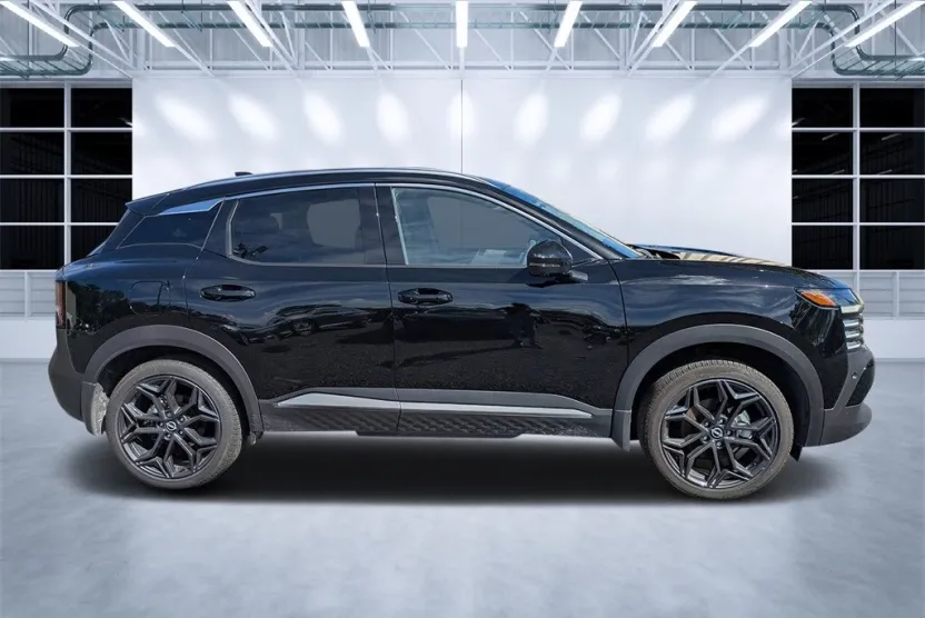 2025 Nissan Kicks SR photo 1
