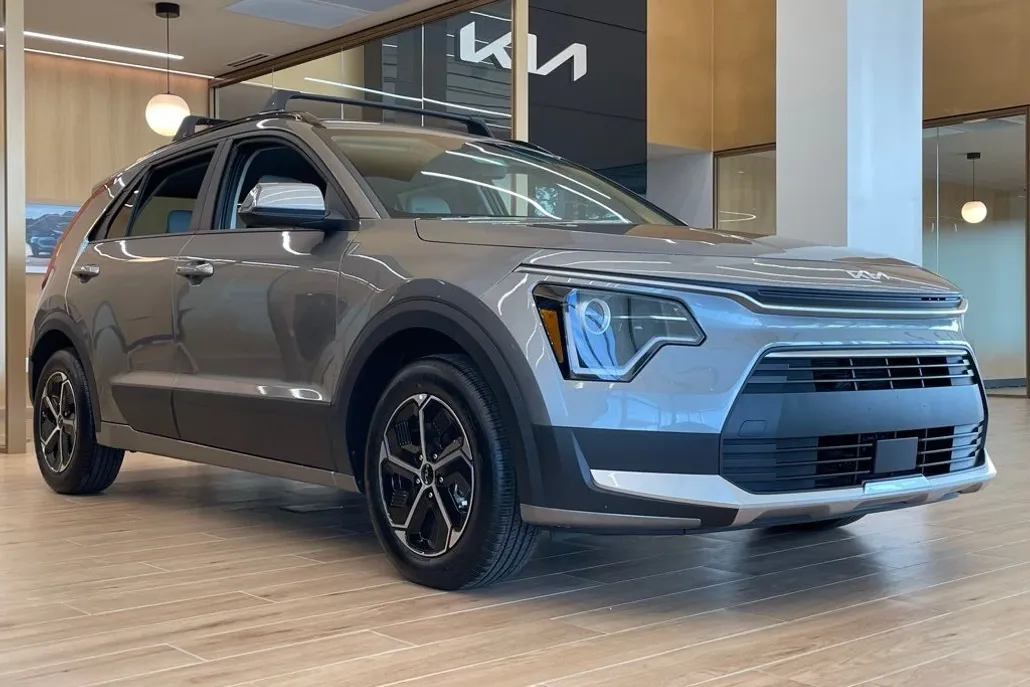 2025 Kia Niro EX photo 1