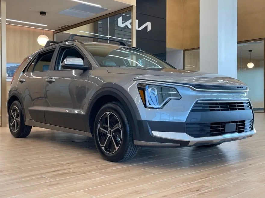2025 Kia Niro EX photo 1