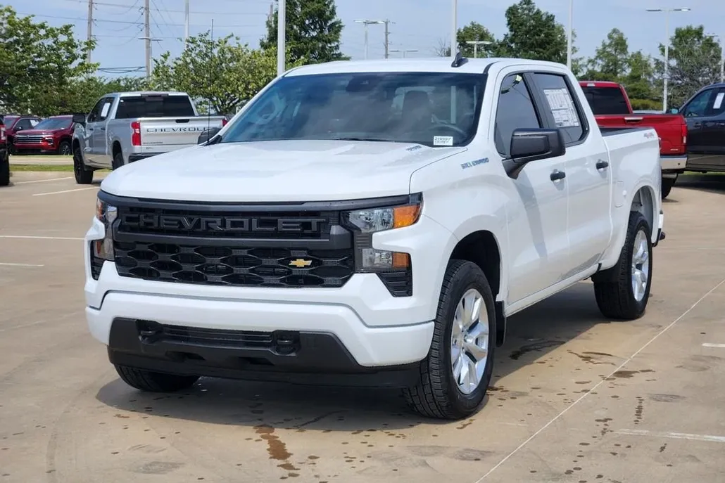 2026 Chevrolet Silverado 1500 Custom photo 1