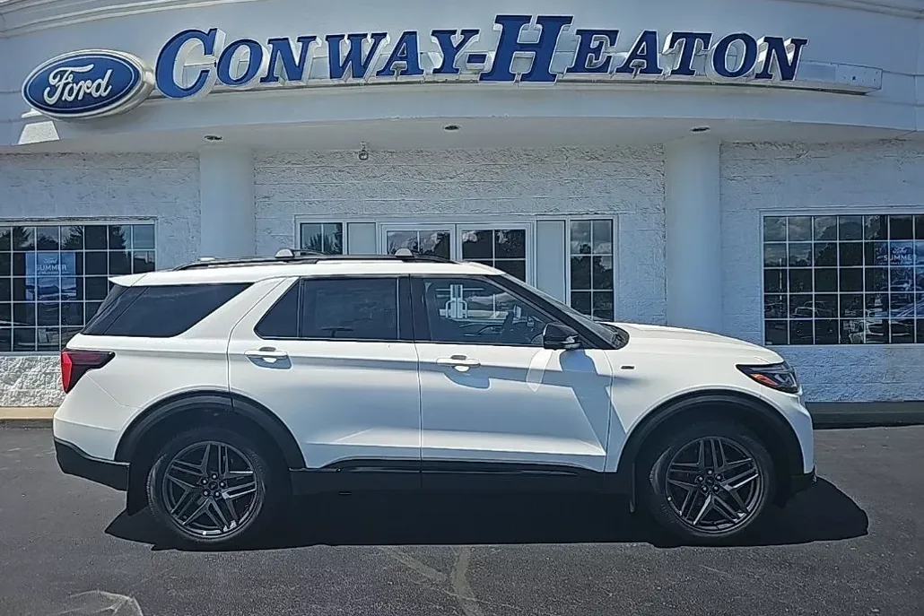 2025 Ford Explorer ST-Line photo 1