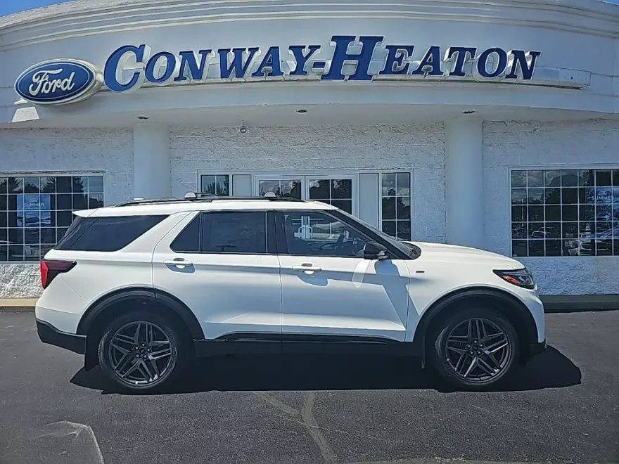 2025 Ford Explorer ST-Line photo 1