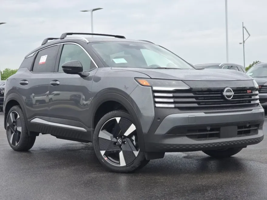 2025 Nissan Kicks SR photo 1