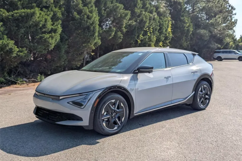 2025 Kia EV6 Wind photo 1