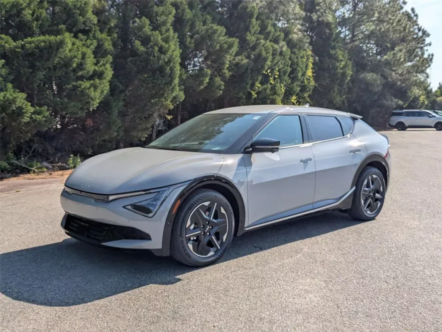 2025 Kia EV6 Wind photo 1
