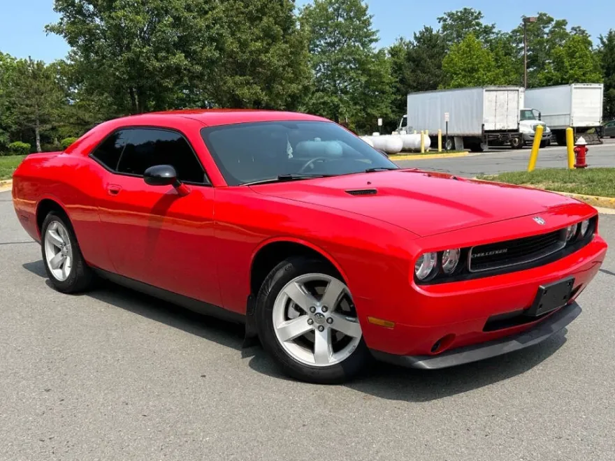 2010 Dodge Challenger SE photo 1