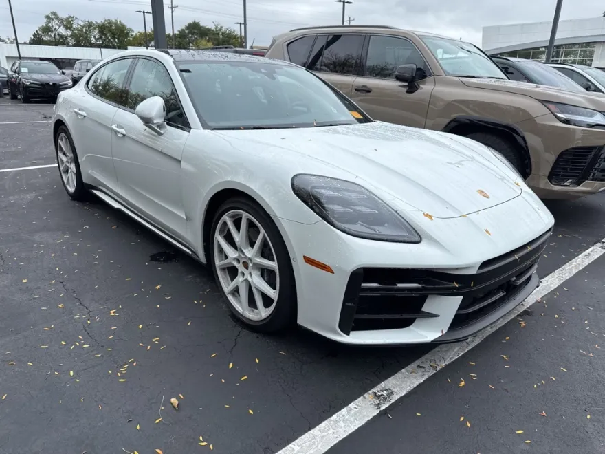 2024 Porsche Panamera 4 photo 1