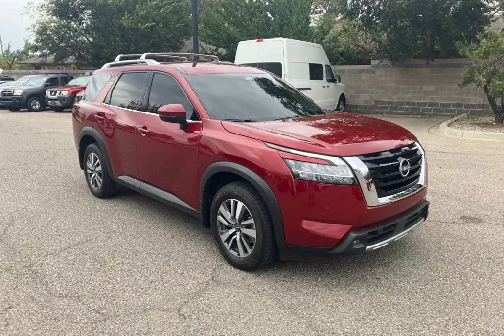 2023 Nissan Pathfinder SL photo 1