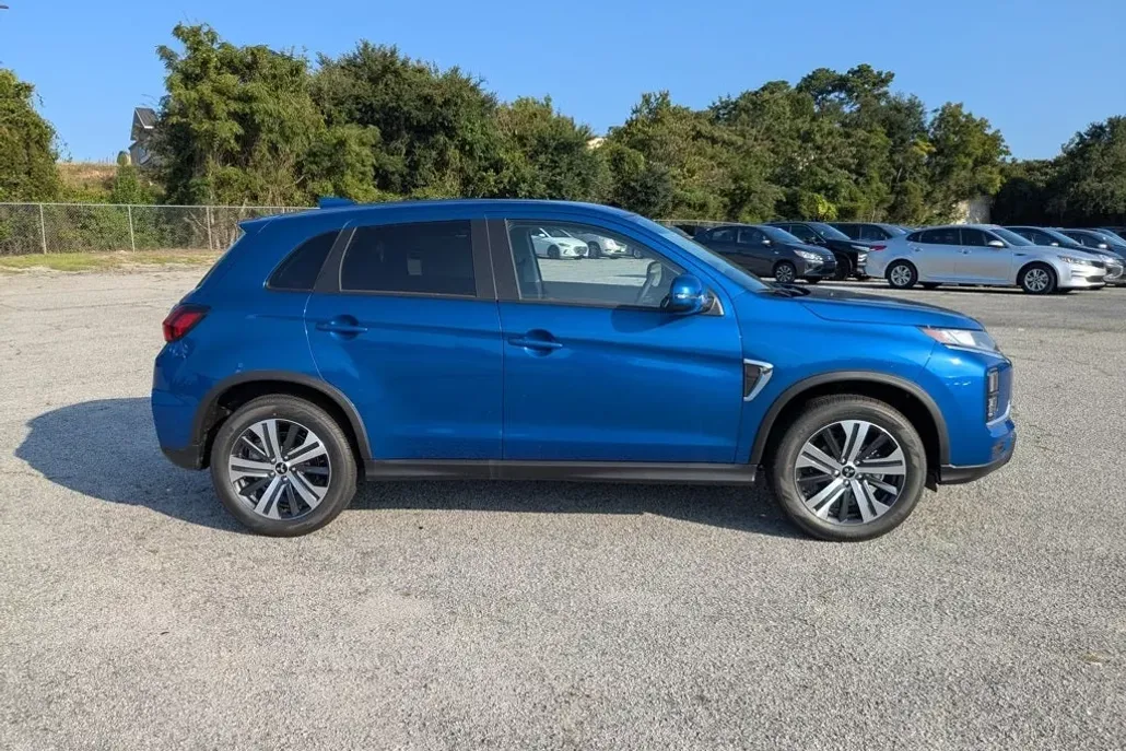 2025 Mitsubishi Outlander Sport SE photo 1