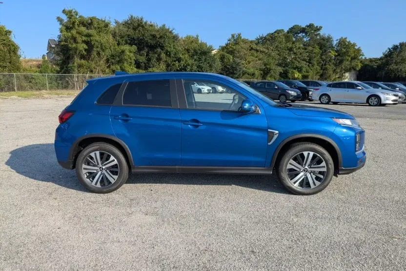 2025 Mitsubishi Outlander Sport SE photo 1
