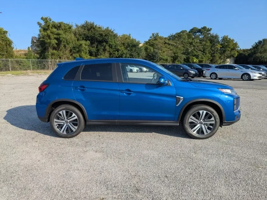 2025 Mitsubishi Outlander Sport SE photo 1