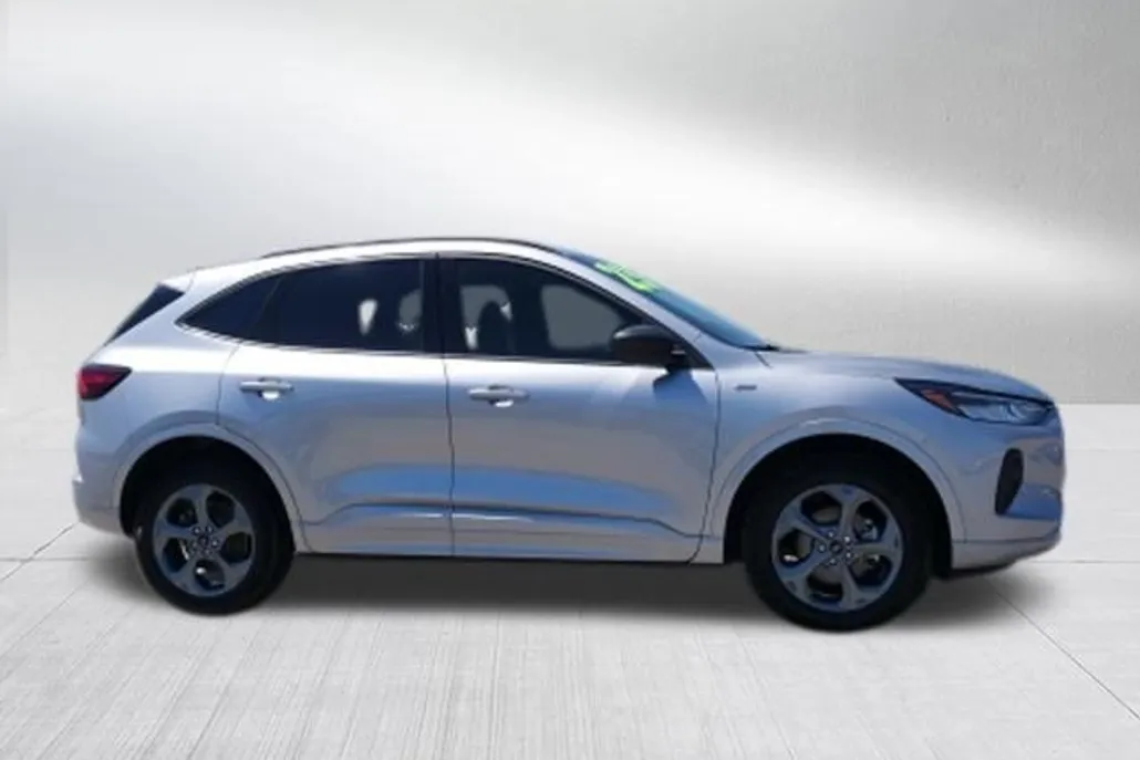 2023 Ford Escape ST-Line photo 1