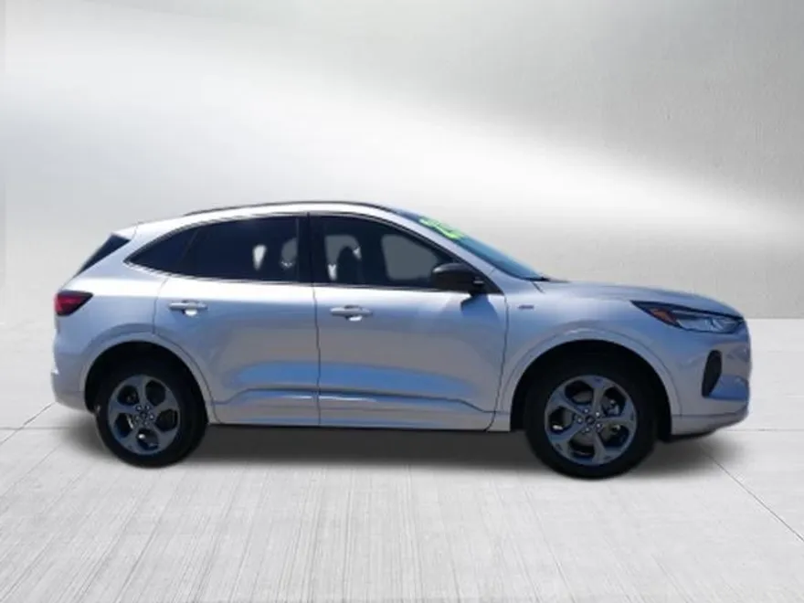 2023 Ford Escape ST-Line photo 1